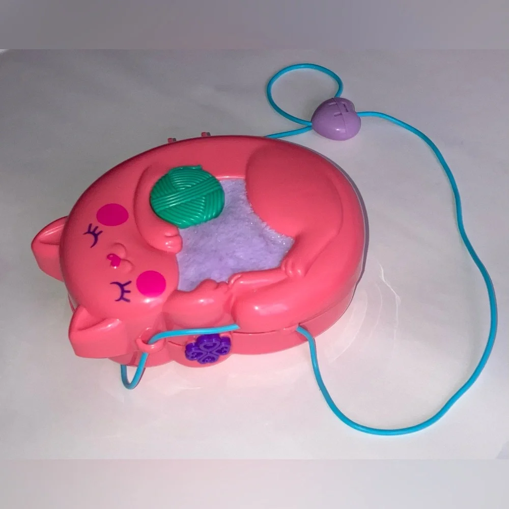 Polly Pocket Polly Pocket Pet Vet Play Set Starring Shani Cuddly Cat Purse - Picture 2 of 3